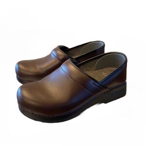 Dansko Professional Antique Brown Leather Clogs Women’s size 37 Euro 6.5-7 US